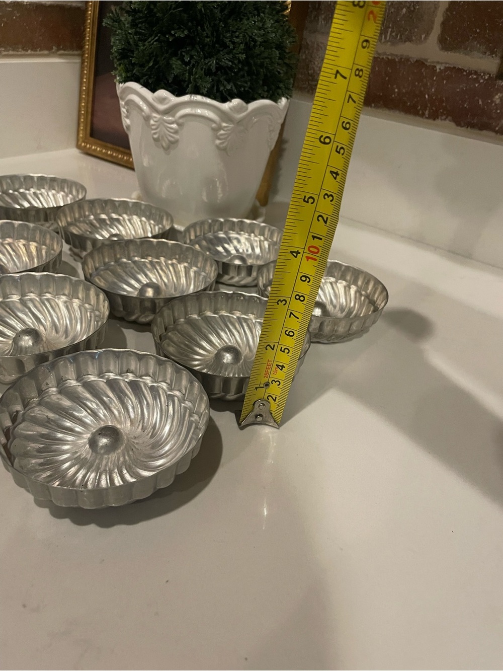 Set of 12 Vintage Swirled Aluminum Tartlet / Jelly Molds - Silver - Picture 4 of 5